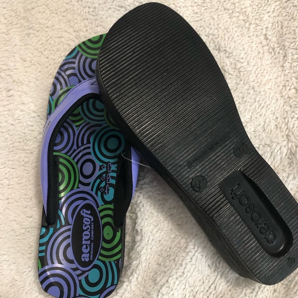 LIQUIDATING Aerosoft Thong Sandals Size 7 Purple/Periwinkle/Lavender New w/ Tags - Picture 3 of 3